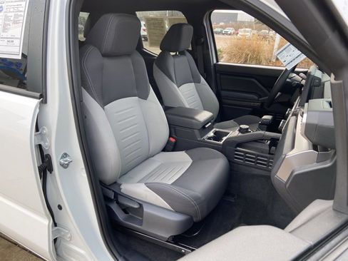 Used 2025 Toyota Tacoma SR5 image 19