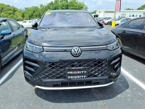Used 2026 Volkswagen Tiguan SEL R-Line AWD/4WD image 7