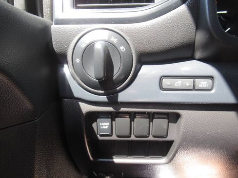 Used 2023 Nissan Titan S AWD/4WD image 17