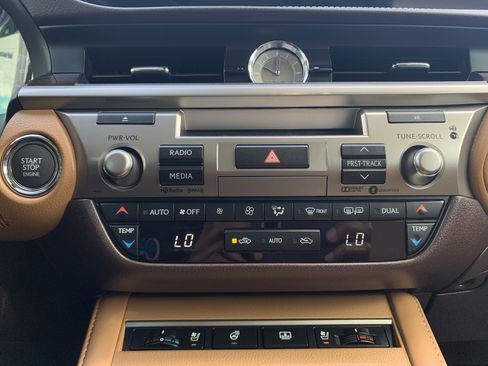 Used 2018 Lexus ES 350 w/ Luxury Package w/Wood Trim FWD image 29