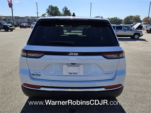 New 2025 Jeep Grand Cherokee Limited image 10