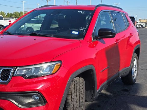 Used 2024 Jeep Compass Latitude AWD/4WD image 52