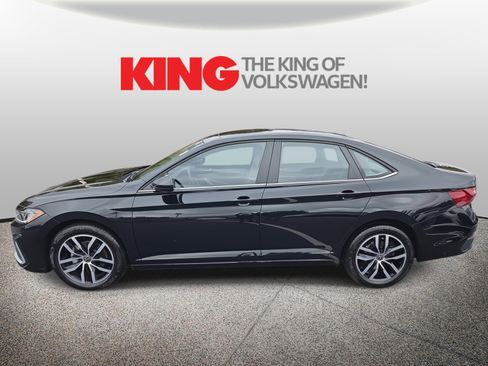 Certified 2025 Volkswagen Jetta SE w/ Sunroof Package image 8