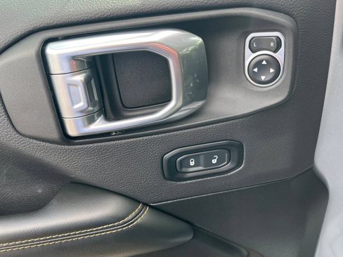 Used 2024 Jeep Wrangler Unlimited Sahara AWD/4WD image 53