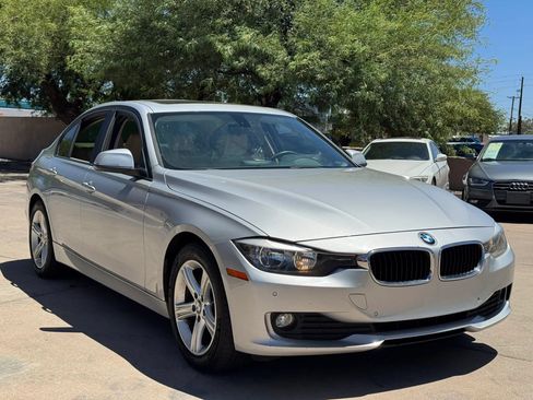 Used 2014 BMW 320i xDrive Sedan AWD/4WD image 4