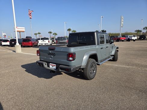 Used 2025 Jeep Gladiator Sport AWD/4WD image 7
