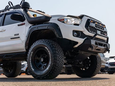 Used 2019 Toyota Tacoma SR5 AWD/4WD image 9