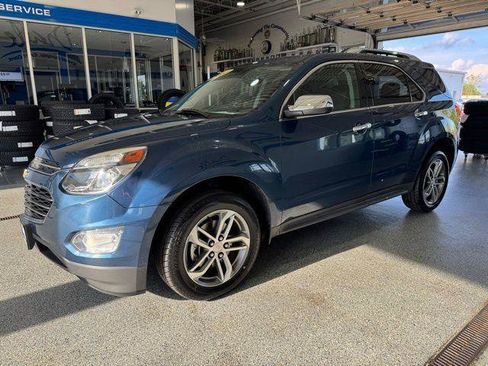 Used 2017 Chevrolet Equinox Premier w/ Enhanced Convenience Package FWD image 4