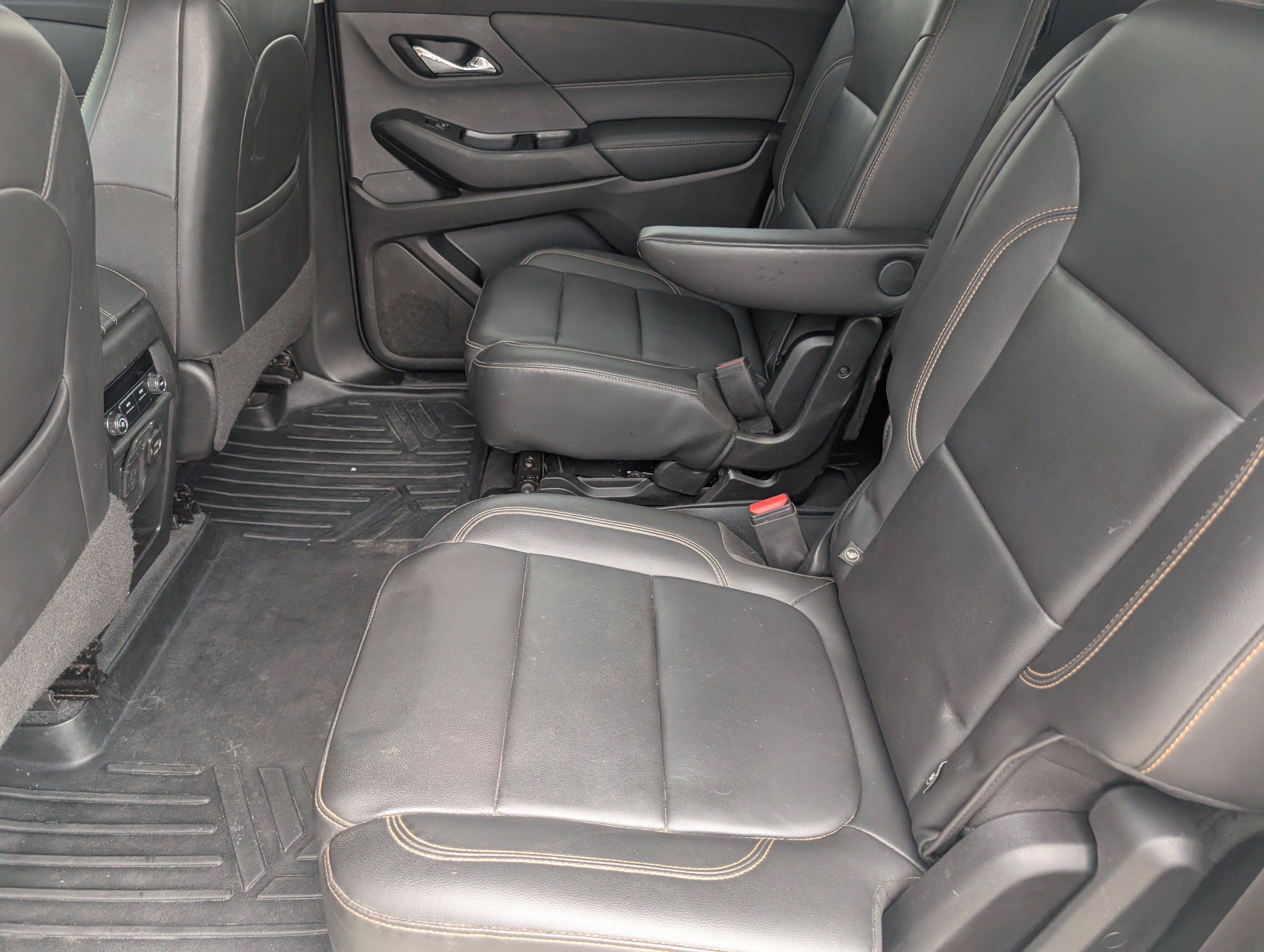 Used 2021 Chevrolet Traverse RS FWD image 7
