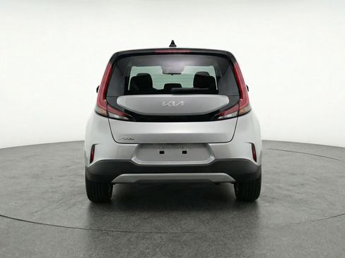 Used 2025 Kia Soul LX w/ LX Technology Package FWD image 7