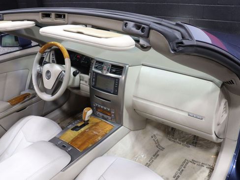 Used 2005 Cadillac XLR RWD image 37