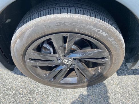 Used 2024 Volkswagen Tiguan SE R-Line AWD/4WD image 5