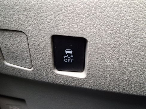 Used 2011 Toyota Camry LE image 23