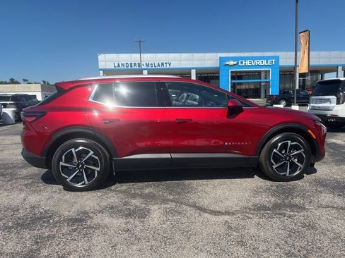 New 2026 Chevrolet Equinox EV LT image 2