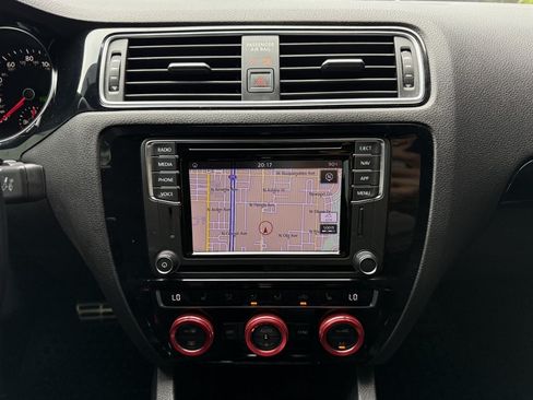 Used 2018 Volkswagen Jetta GLI FWD image 19