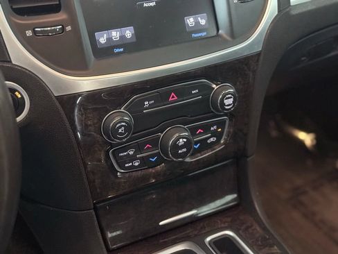 Used 2016 Chrysler 300 C AWD/4WD image 19