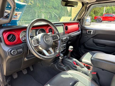 Used 2018 Jeep Wrangler Rubicon AWD/4WD image 6