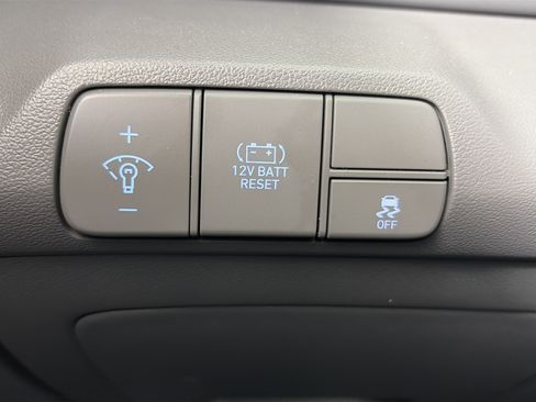 Used 2024 Hyundai Elantra Blue FWD image 32