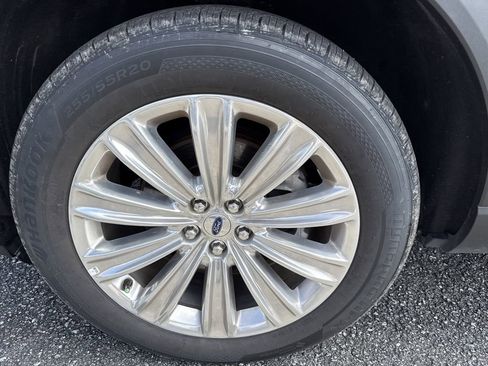 Used 2025 Ford Explorer Platinum w/ LUX Leather Package image 11