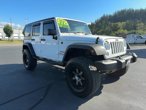Used 2015 Jeep Wrangler Unlimited Sport AWD/4WD image 3