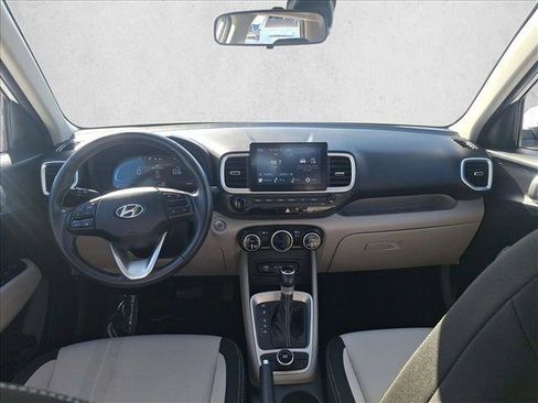 Used 2025 Hyundai Venue SEL image 17