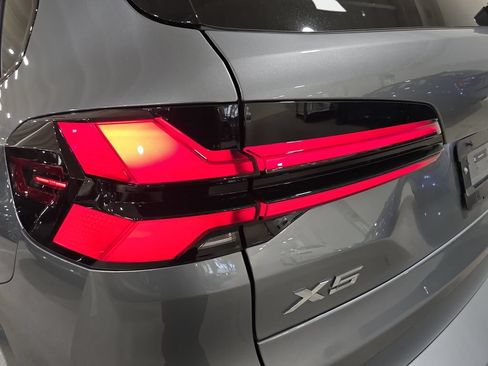 Used 2026 BMW X5 xDrive40i w/ M Sport Package AWD/4WD image 33
