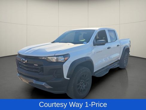 Used 2025 Chevrolet Colorado Trail Boss AWD/4WD image 4