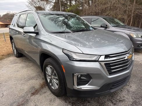 Used 2023 Chevrolet Traverse LT image 1