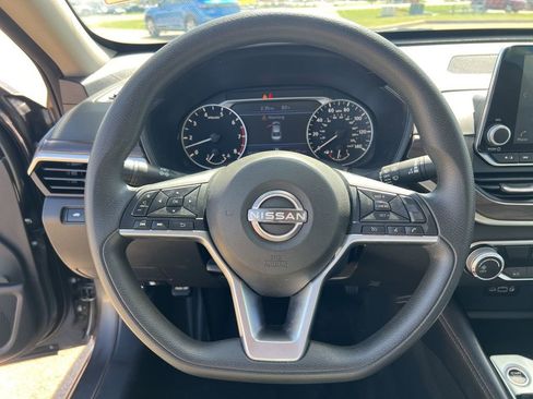 Used 2023 Nissan Altima 2.5 SV FWD image 15