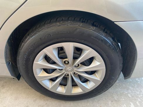 Used 2015 Toyota Camry LE FWD image 22