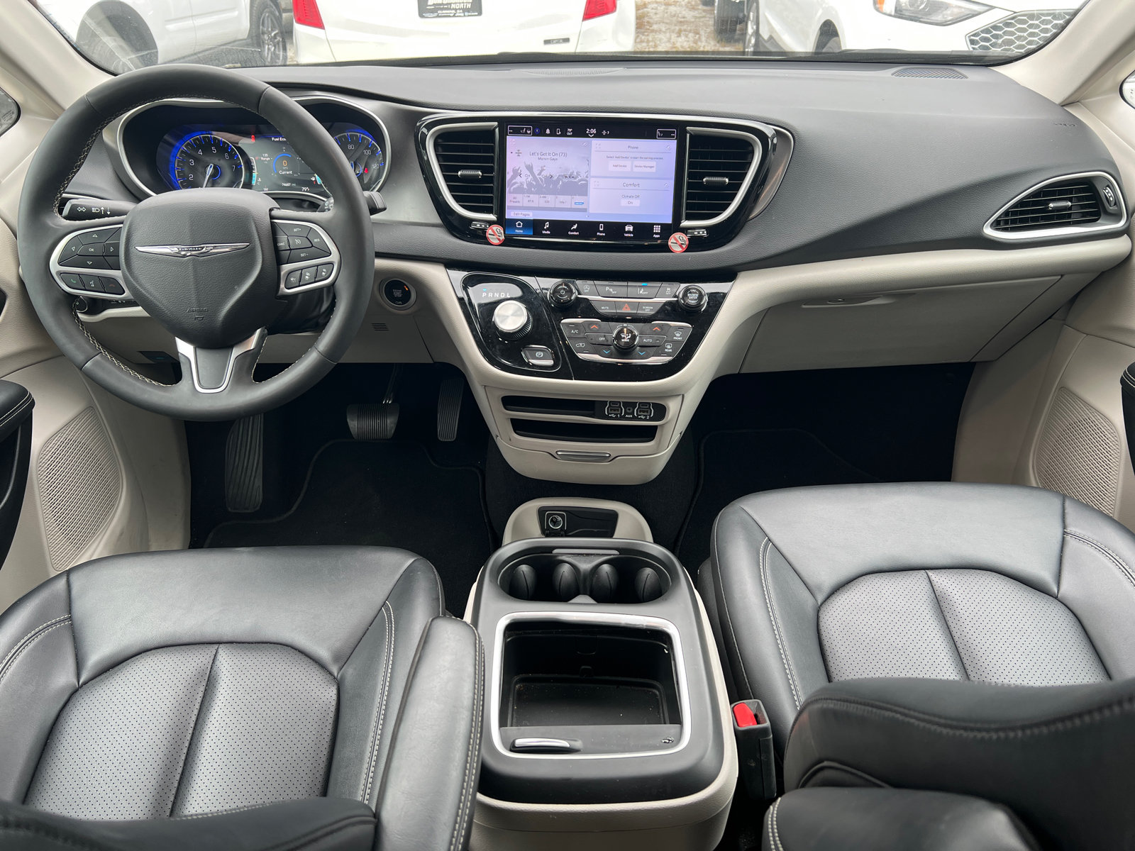 Used 2024 Chrysler Pacifica Touring-L FWD image 25