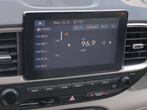 Used 2025 Hyundai Venue SEL FWD image 18