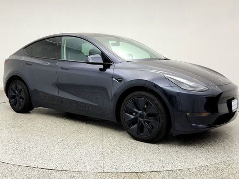 Used 2025 Tesla Model Y Long Range AWD/4WD image 3