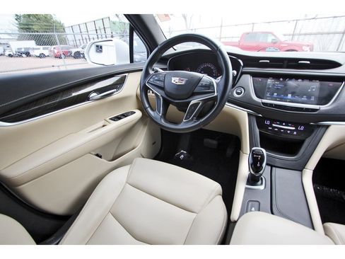 Used 2019 Cadillac XT5 FWD image 9