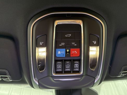Used 2025 Jeep Grand Cherokee Summit image 29