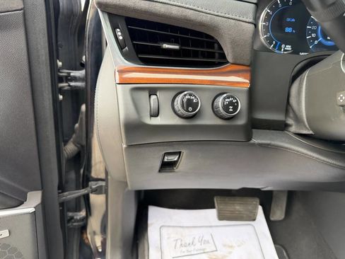 Used 2019 Cadillac Escalade ESV Premium Luxury image 21