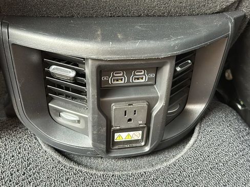 Used 2024 RAM 2500 Laramie AWD/4WD image 28