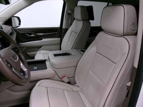 Certified 2024 GMC Yukon Denali w/ Advanced Technology Package image 9