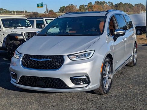 New 2026 Chrysler Pacifica Pinnacle image 4