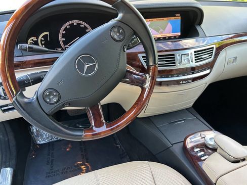 Used 2009 Mercedes-Benz S 550 4MATIC image 5