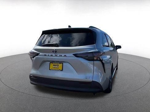 Used 2023 Toyota Sienna XLE FWD image 12