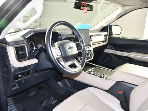 Used 2024 Ford Expedition Max Limited AWD/4WD image 2