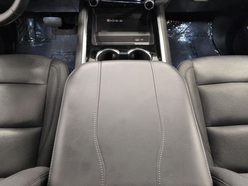 Used 2026 Chevrolet Suburban LT w/ Comfort Package AWD/4WD image 16
