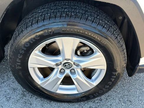 Used 2020 Toyota RAV4 XLE w/ Convenience Package FWD image 11