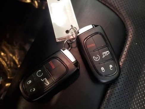 Used 2016 Jeep Cherokee Limited w/ Luxury Group image 30