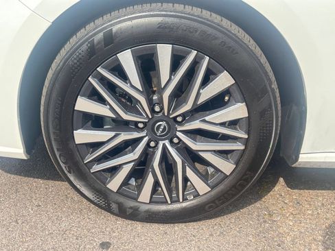 Used 2025 Nissan Altima 2.5 SV FWD image 28