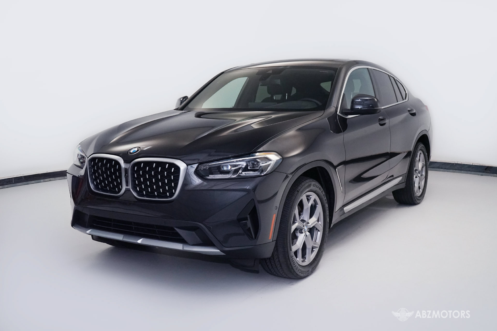 Used 2025 BMW X4 xDrive30i AWD/4WD image 2