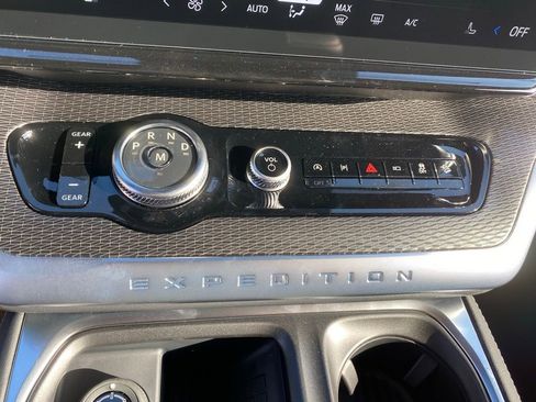 New 2025 Ford Expedition Platinum w/ Stealth Performance Package image 22