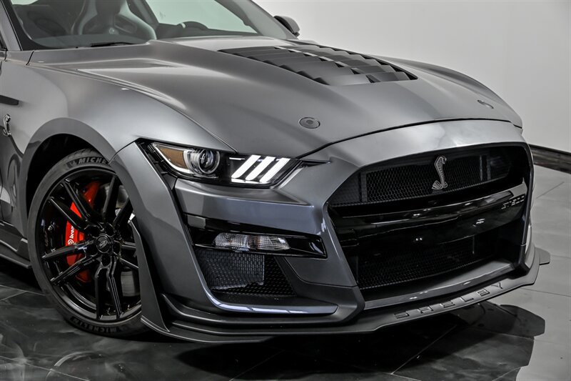 Used 2022 Ford Mustang Shelby GT500 w/ Technology Package RWD image 2