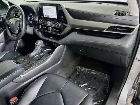 Used 2023 Toyota Highlander XLE FWD image 30